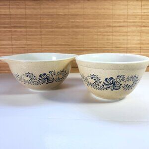 Pyrex Bowls Homestead Pattern Cinderella 750 ml and Stacking Bowl 750 ml